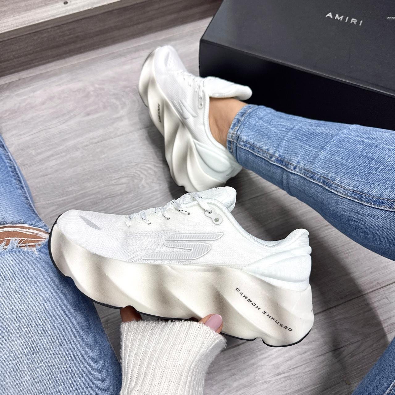 SKECHERS